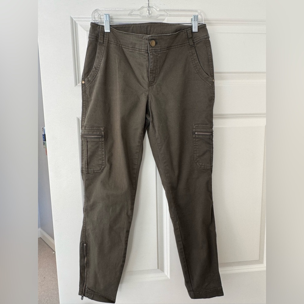 Athleta Women’s Olive Cargo Pants 6